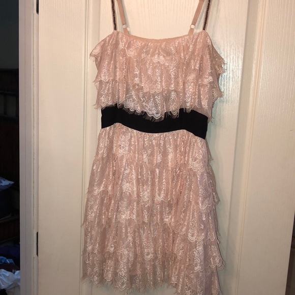 Very cute short Lacey dress - Picture 2 of 2